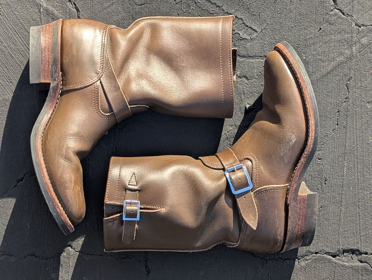 Photo by mari on January 1, 2025 of the Keystone Shoe Company Biker Boot (Engineer) in Horween Dark Brown Latigo.