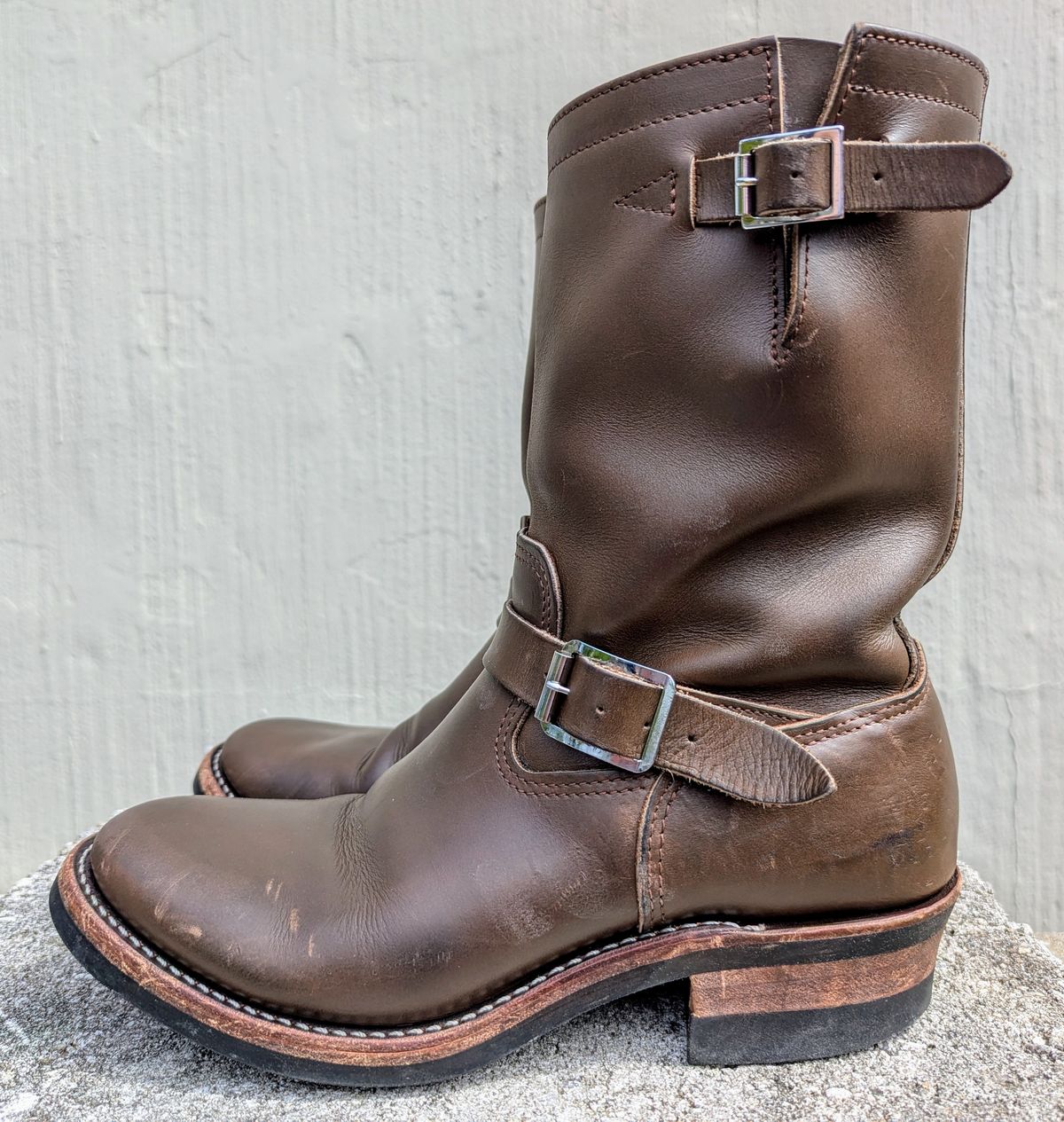 Photo by mari on April 1, 2025 of the Keystone Shoe Company Biker Boot (Engineer) in Horween Dark Brown Latigo.