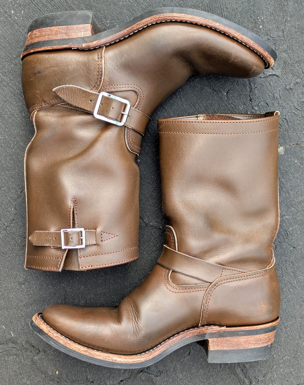 Photo by mari on April 1, 2025 of the Keystone Shoe Company Biker Boot (Engineer) in Horween Dark Brown Latigo.