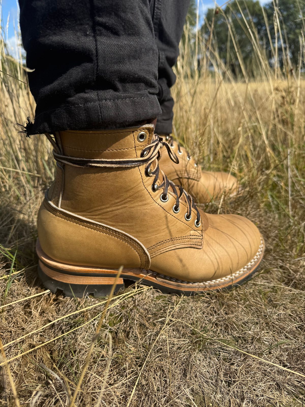 Photo by BeardedBaldilocks on August 31, 2025 of the Nicks Urban Logger in Horween Khaki Chromepak & Horween sage chromepak.