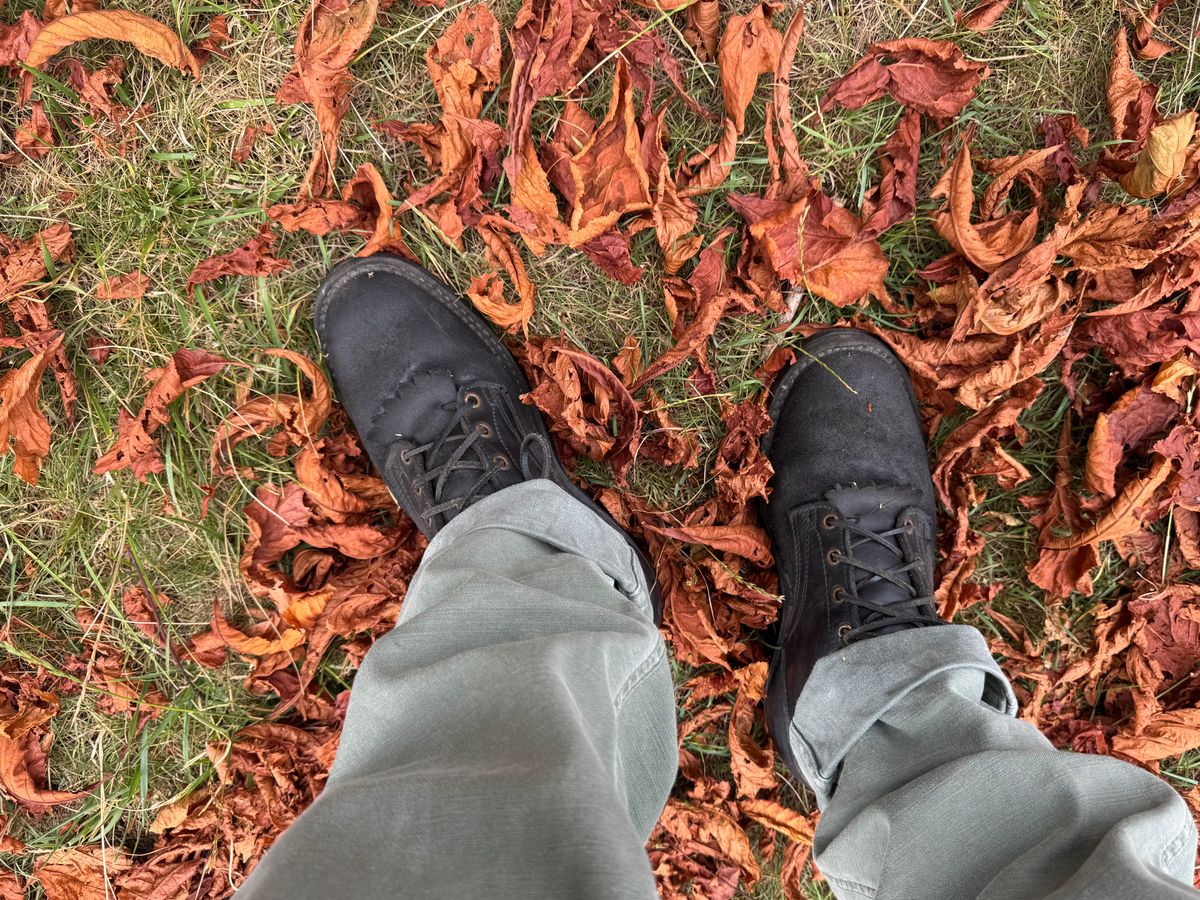 Photo by BeardedBaldilocks on July 6, 2025 of the Nicks Ranger in Black Heavy Duty & Seidel MaxSupport Black Roughout & Horween Natural Chromexcel.