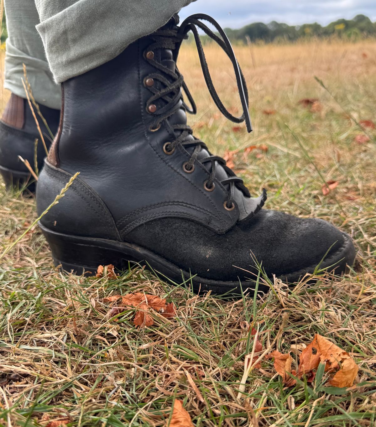 Photo by BeardedBaldilocks on July 6, 2025 of the Nicks Ranger in Black Heavy Duty & Seidel MaxSupport Black Roughout & Horween Natural Chromexcel.