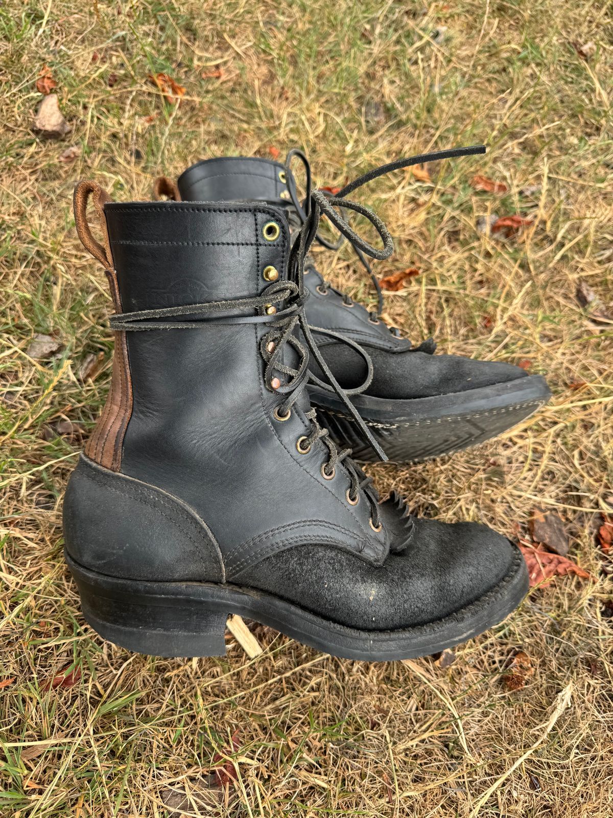Photo by BeardedBaldilocks on July 6, 2025 of the Nicks Ranger in Black Heavy Duty & Seidel MaxSupport Black Roughout & Horween Natural Chromexcel.