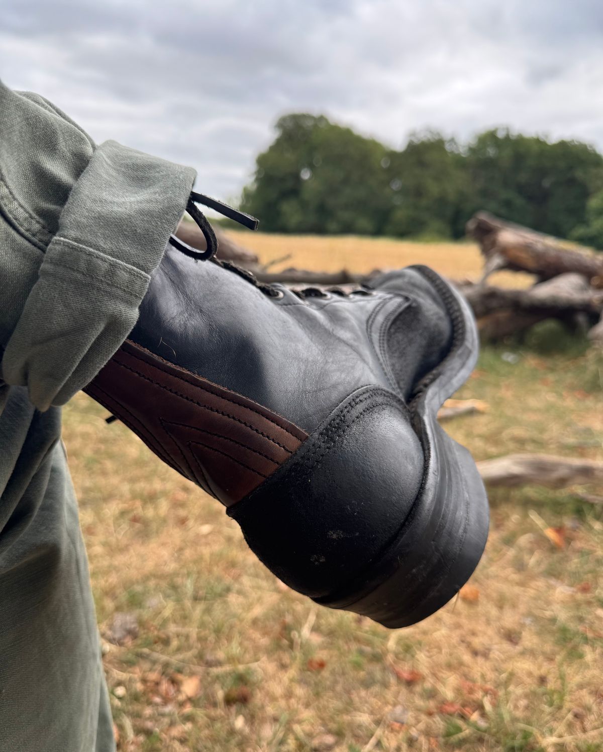 Photo by BeardedBaldilocks on July 6, 2025 of the Nicks Ranger in Black Heavy Duty & Seidel MaxSupport Black Roughout & Horween Natural Chromexcel.