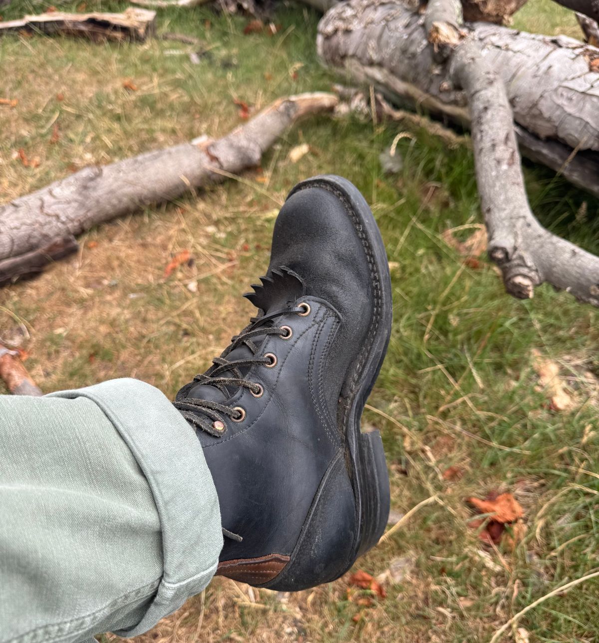 Photo by BeardedBaldilocks on July 6, 2025 of the Nicks Ranger in Black Heavy Duty & Seidel MaxSupport Black Roughout & Horween Natural Chromexcel.