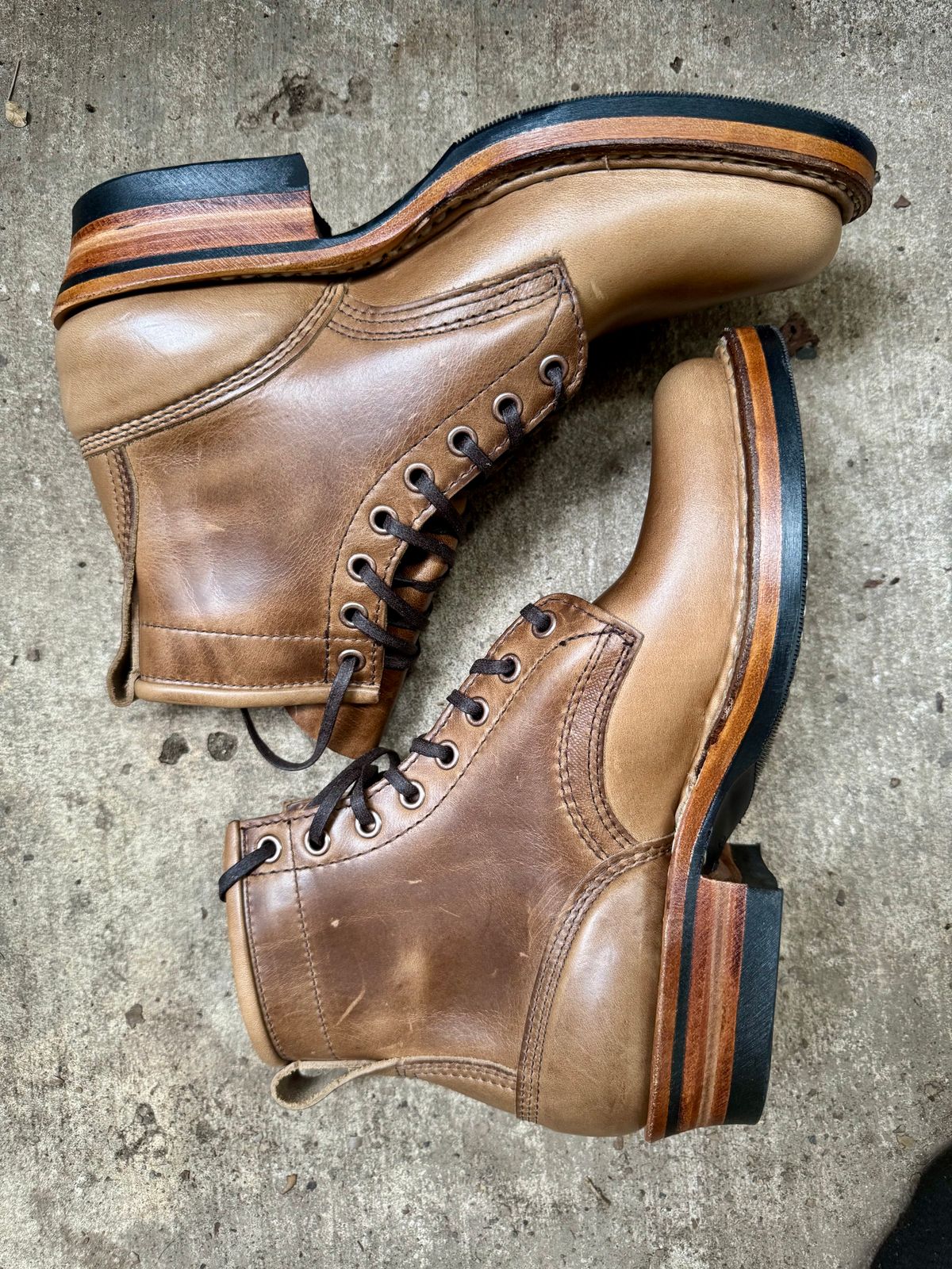 Photo by freezingbear83 on October 2, 2025 of the White's Bounty Hunter in Horween Natural Chromexcel.
