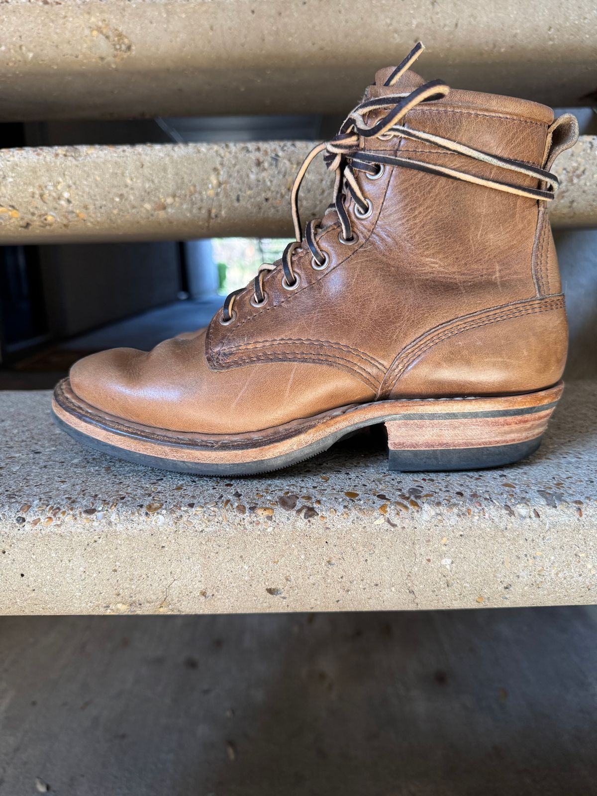 Photo by freezingbear83 on January 3, 2026 of the White's Bounty Hunter in Horween Natural Chromexcel.