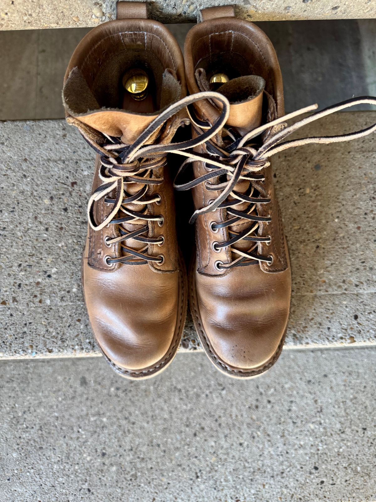 Photo by freezingbear83 on January 3, 2026 of the White's Bounty Hunter in Horween Natural Chromexcel.