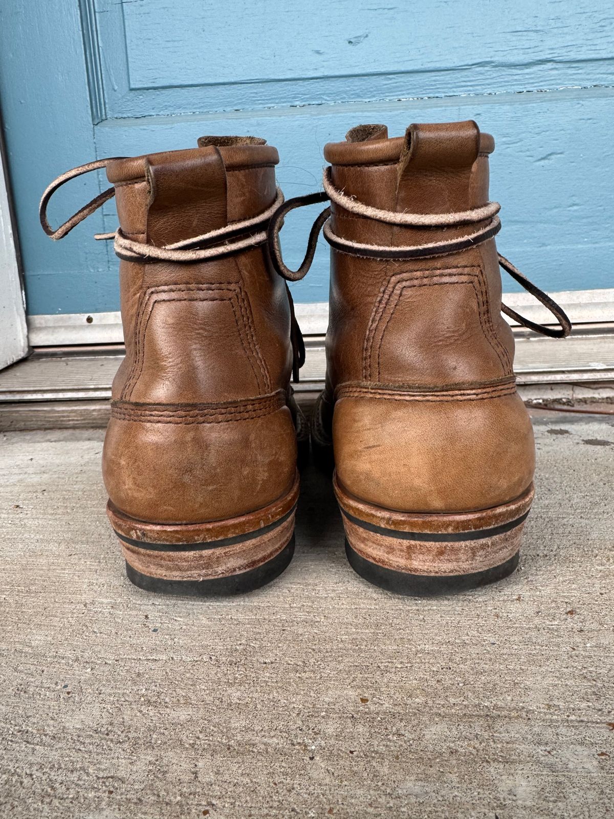 Photo by freezingbear83 on March 1, 2026 of the White's Bounty Hunter in Horween Natural Chromexcel.