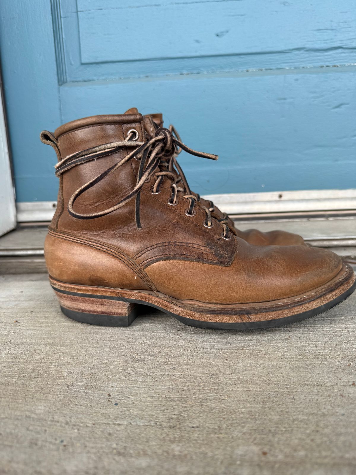 Photo by freezingbear83 on March 1, 2026 of the White's Bounty Hunter in Horween Natural Chromexcel.