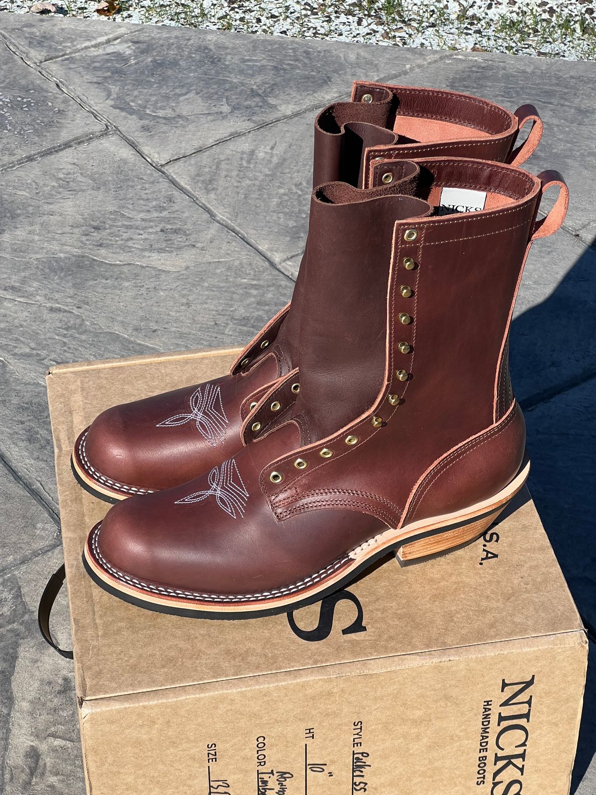 Photo by dieseldoc25 on November 3, 2025 of the Nicks Packer in Horween Timber Roanoke.