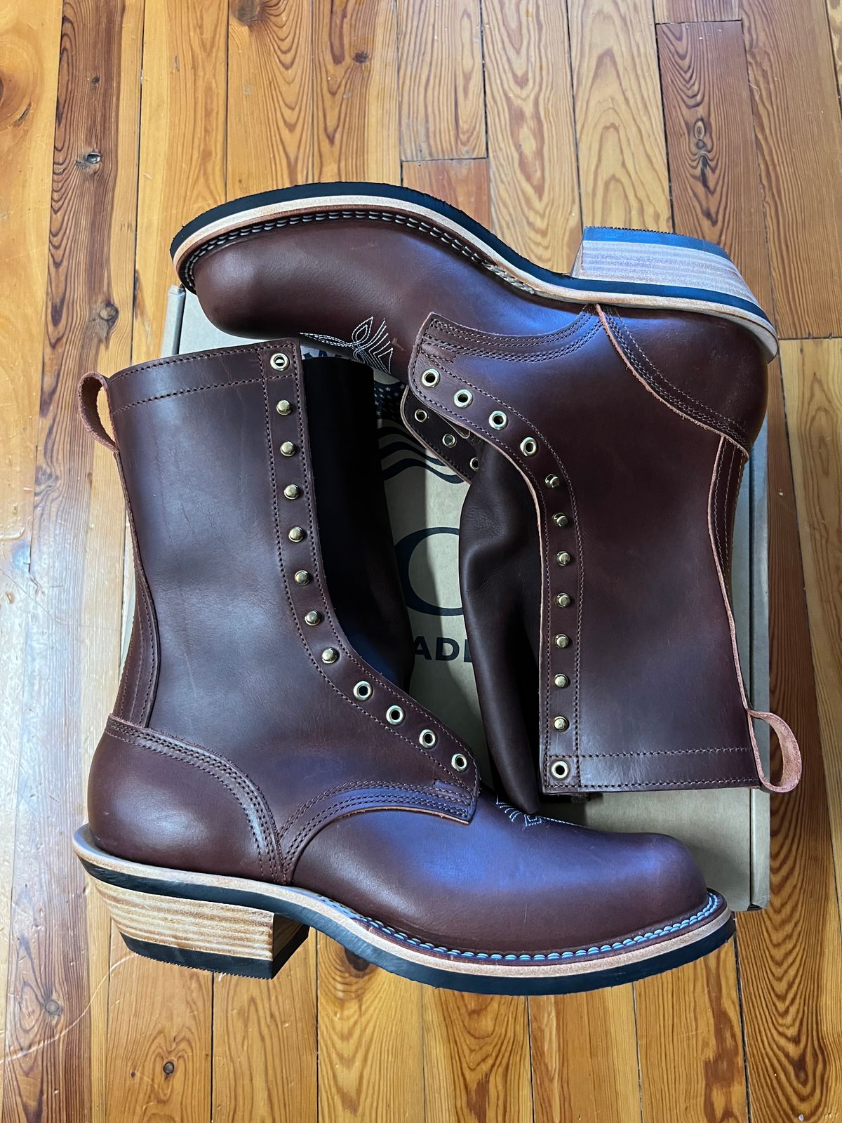 Photo by dieseldoc25 on November 3, 2025 of the Nicks Packer in Horween Timber Roanoke.