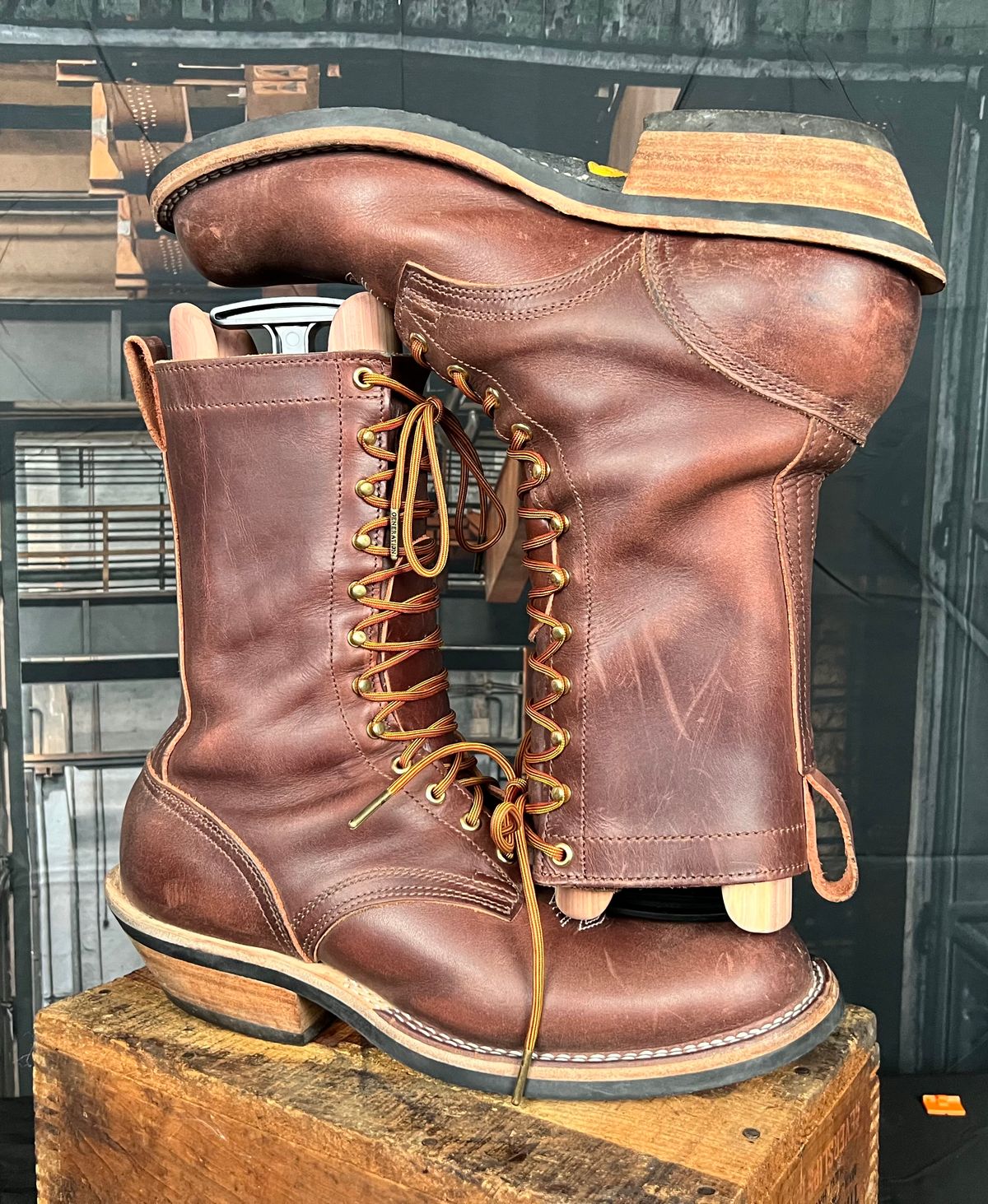 Photo by dieseldoc25 on November 21, 2025 of the Nicks Packer in Horween Timber Roanoke.