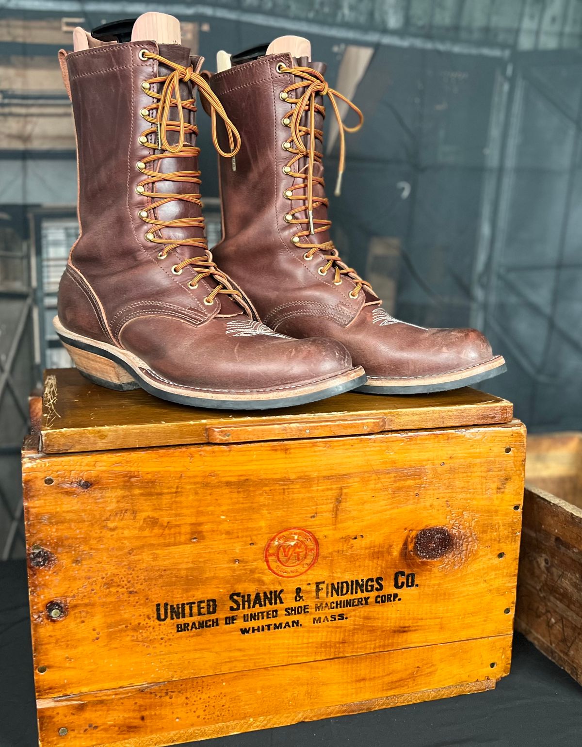 Photo by dieseldoc25 on November 21, 2025 of the Nicks Packer in Horween Timber Roanoke.