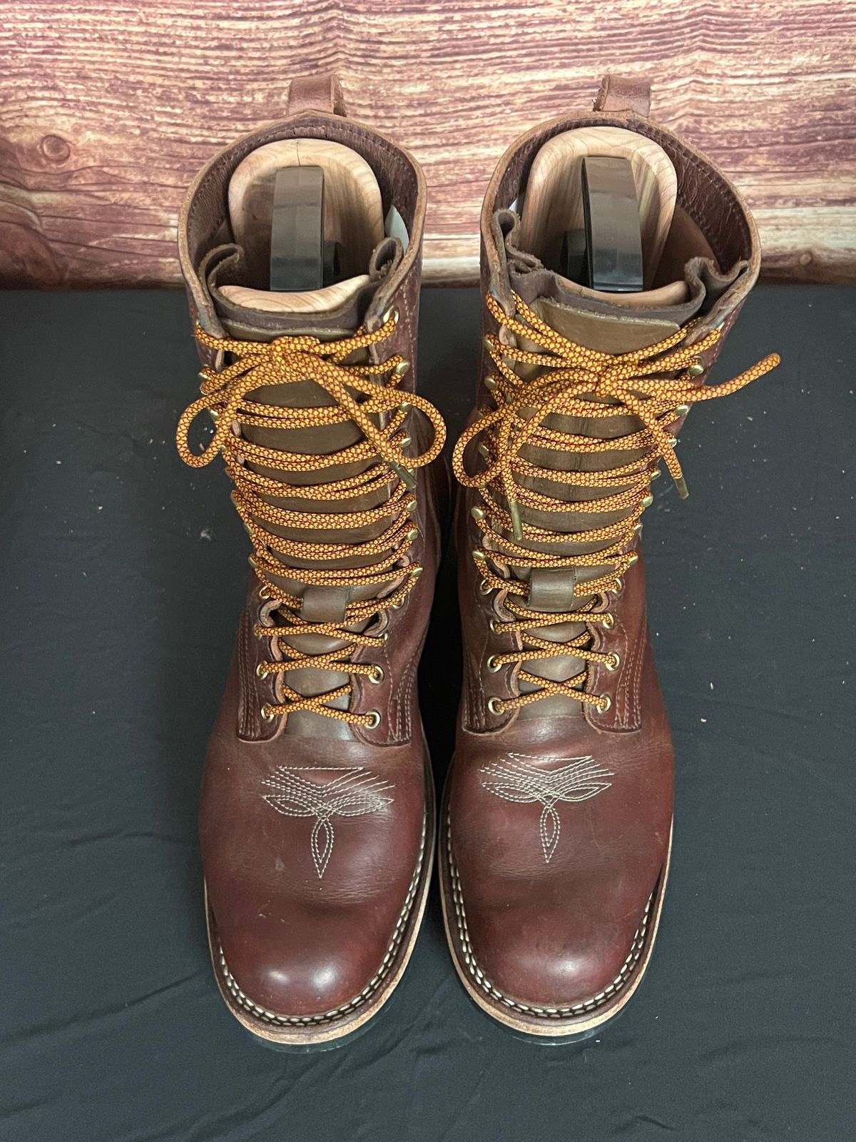 Photo by dieseldoc25 on February 27, 2026 of the Nicks Packer in Horween Timber Roanoke.