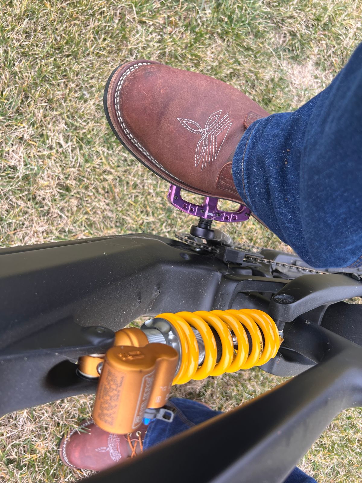 Photo by dieseldoc25 on December 28, 2025 of the Nicks Packer in Horween Timber Roanoke.