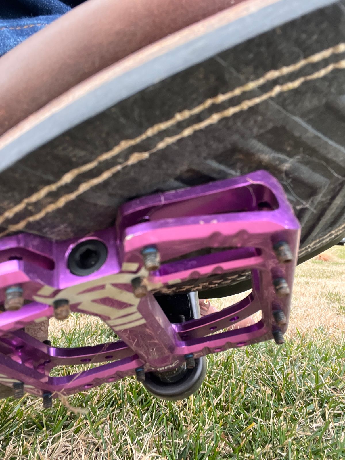 Photo by dieseldoc25 on December 28, 2025 of the Nicks Packer in Horween Timber Roanoke.