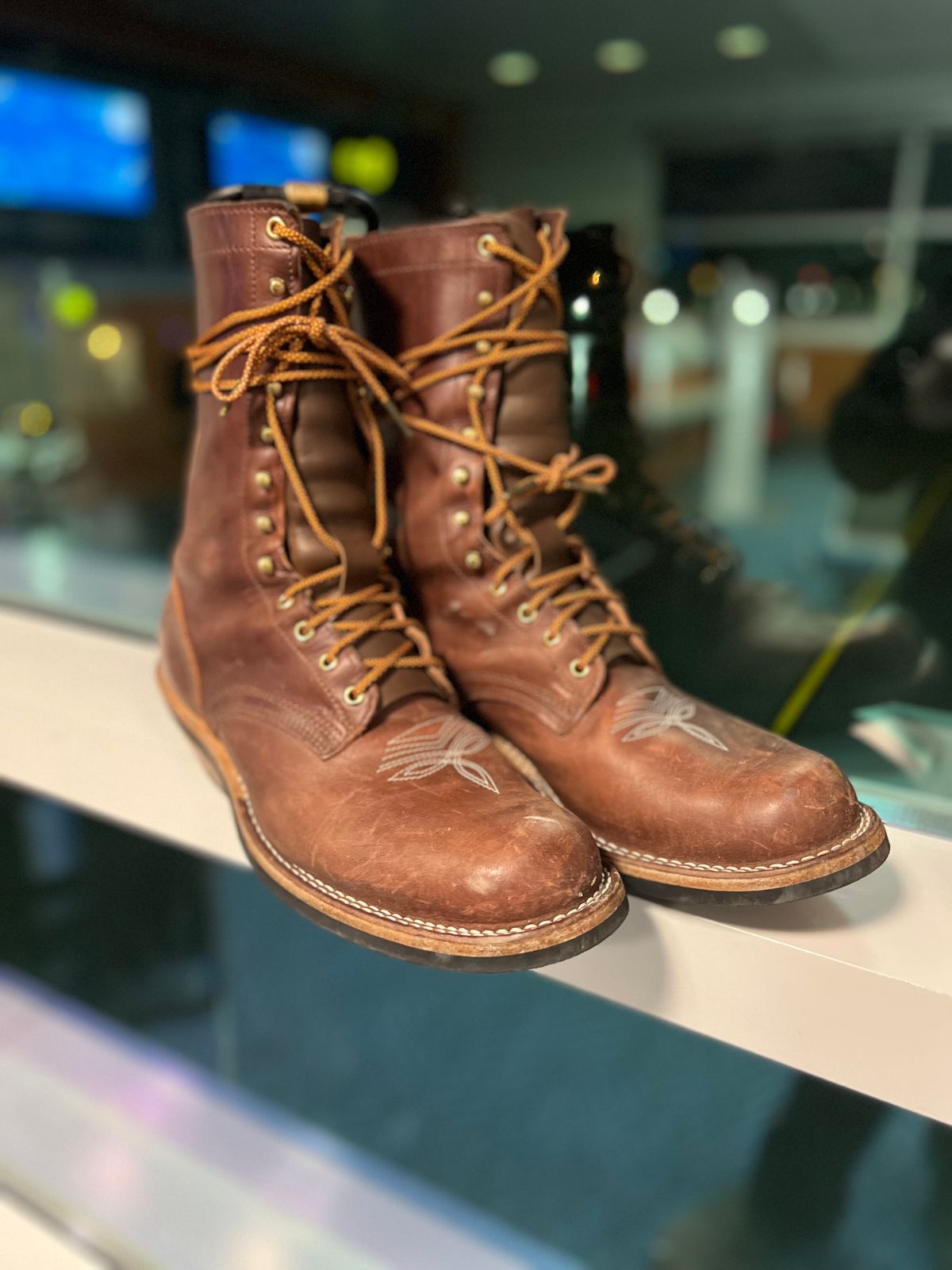 Photo by dieseldoc25 on December 10, 2025 of the Nicks Packer in Horween Timber Roanoke.