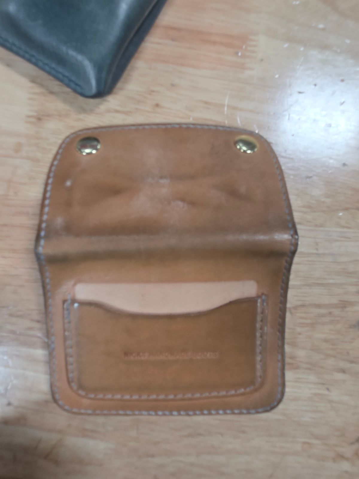 Photo by zestyclosemedicine on December 19, 2025 of the Nicks Mini Trucker Wallet in Wickett & Craig Natural Skirting.