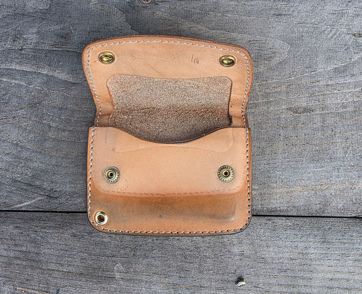 Photo by zestyclosemedicine on March 5, 2026 of the Nicks Mini Trucker Wallet in Wickett & Craig Natural Skirting.