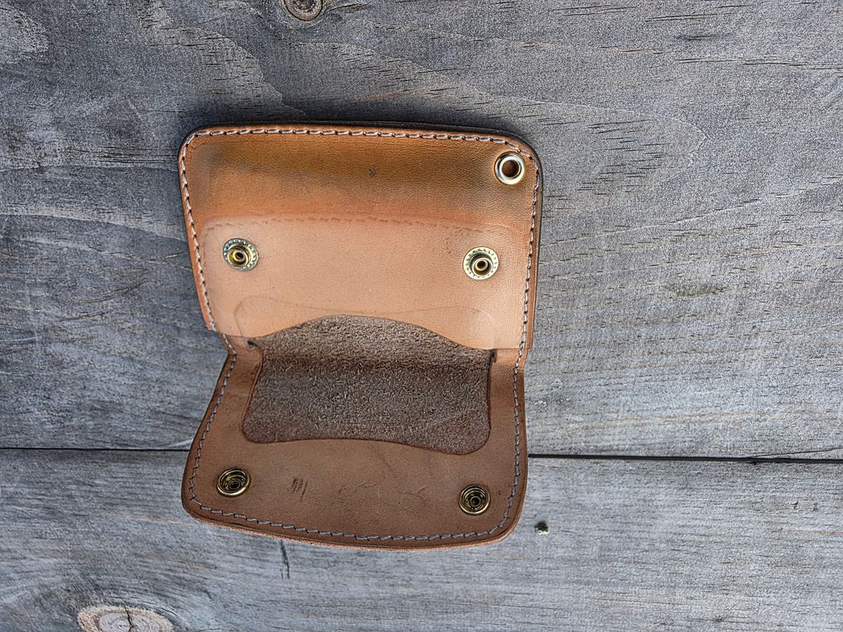 Photo by zestyclosemedicine on March 5, 2026 of the Nicks Mini Trucker Wallet in Wickett & Craig Natural Skirting.