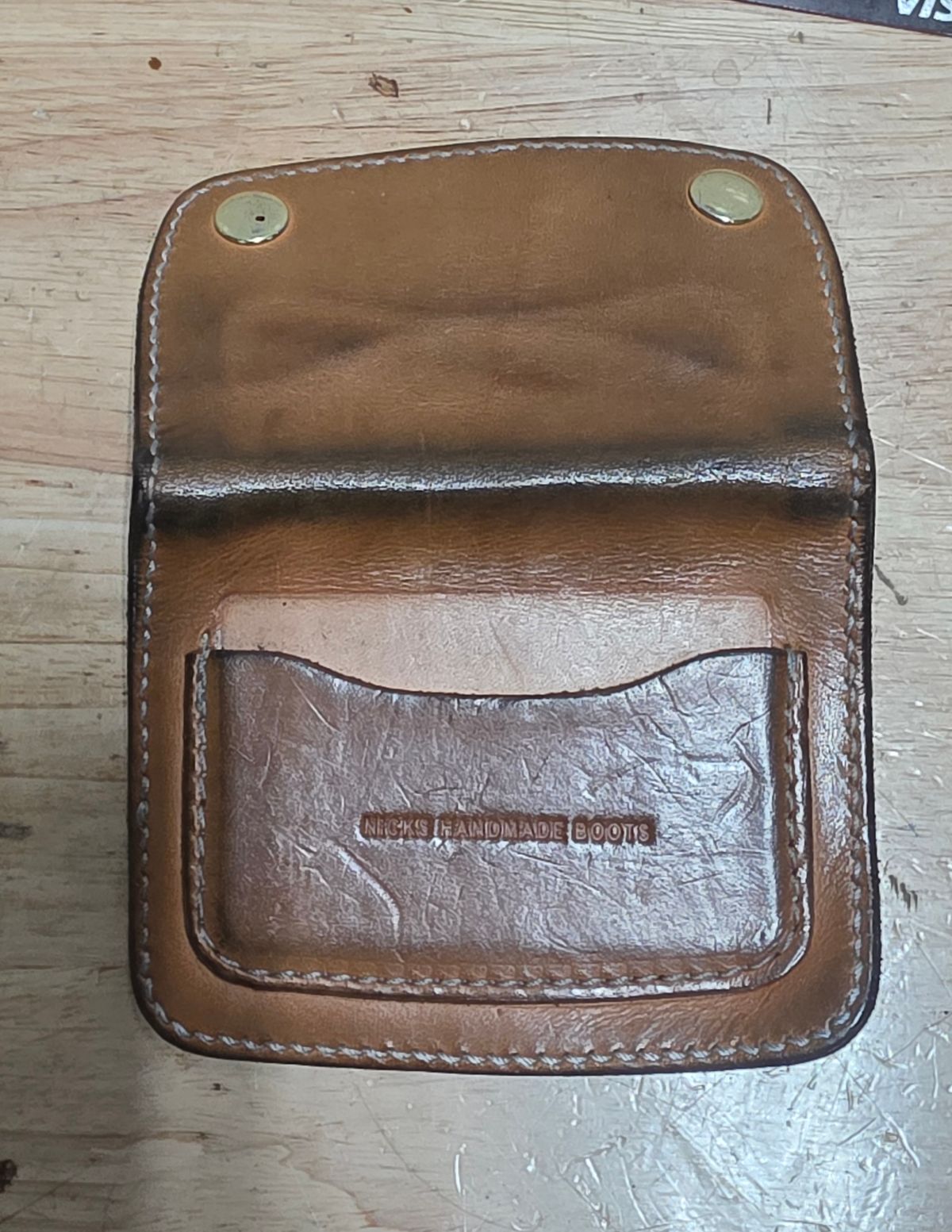 Photo by zestyclosemedicine on July 1, 2026 of the Nicks Mini Trucker Wallet in Wickett & Craig Natural Skirting.