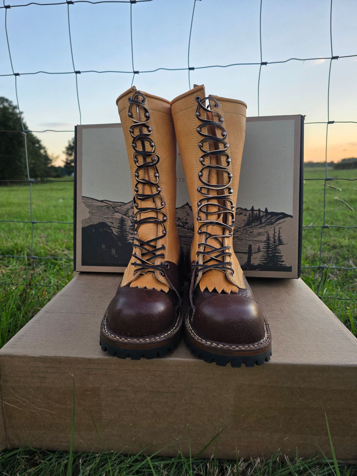 Photo by zestyclosemedicine on October 1, 2025 of the White's Longliner in Aztec Bullhide & Mustang Bullhide.