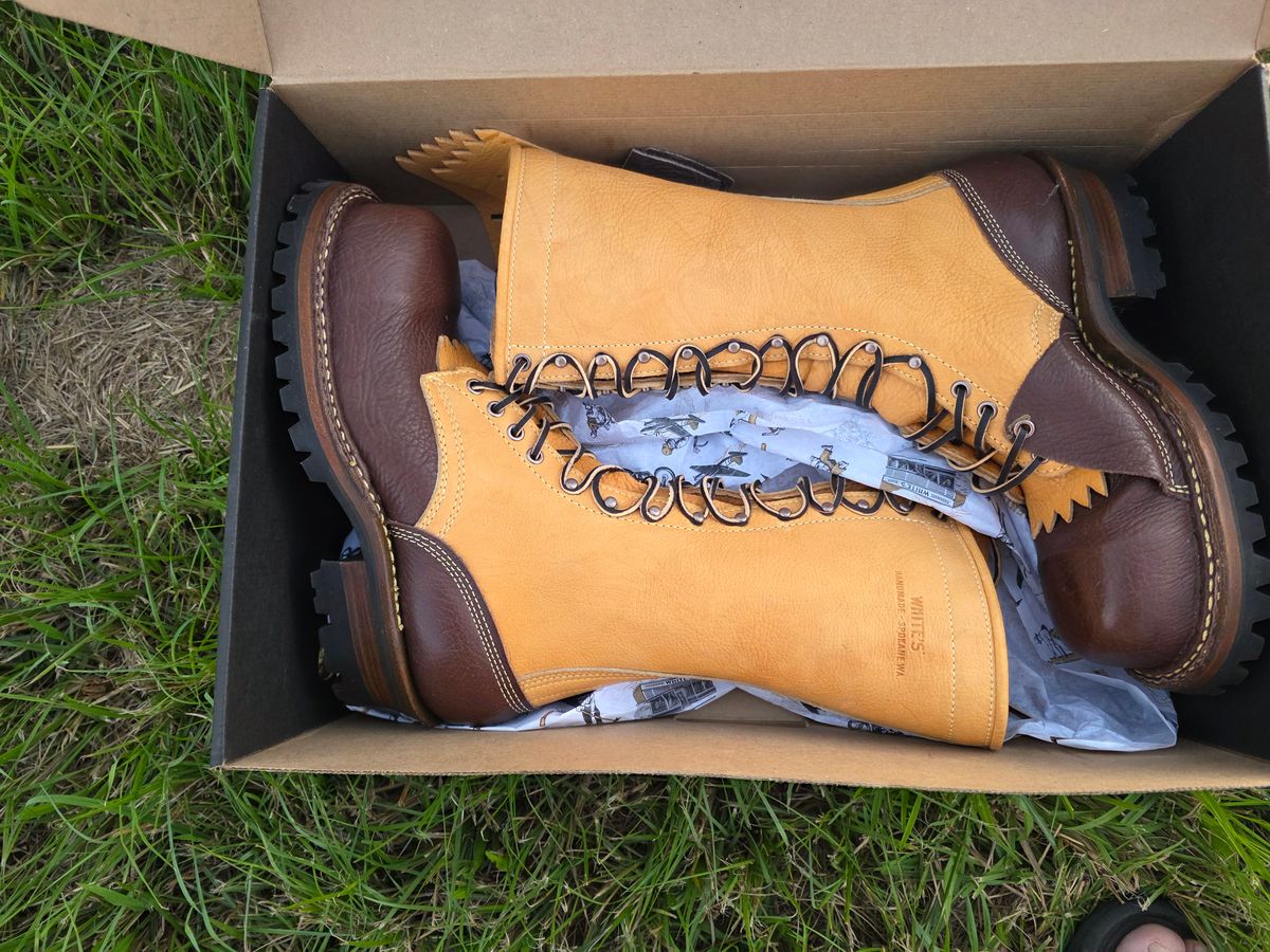 Photo by zestyclosemedicine on October 1, 2025 of the White's Longliner in Aztec Bullhide & Mustang Bullhide.