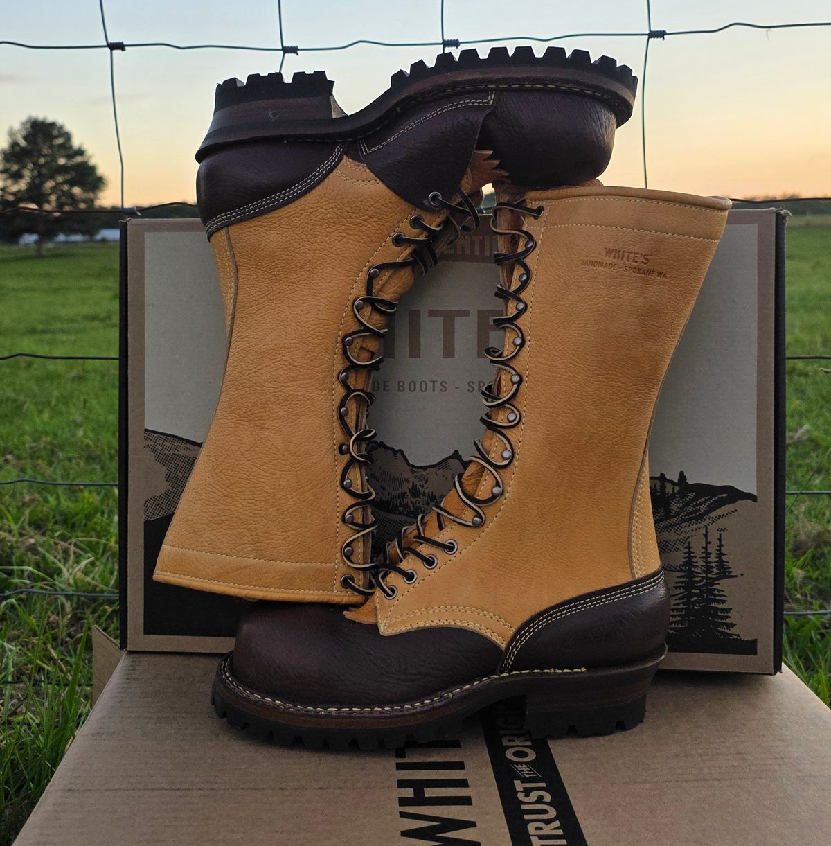 Photo by zestyclosemedicine on October 1, 2025 of the White's Longliner in Aztec Bullhide & Mustang Bullhide.
