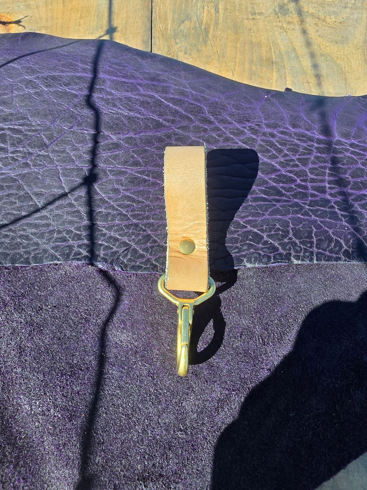 Photo by zestyclosemedicine on November 3, 2025 of the Self-Made Key Clip For Belt in Wickett & Craig Natural Veg Tan.