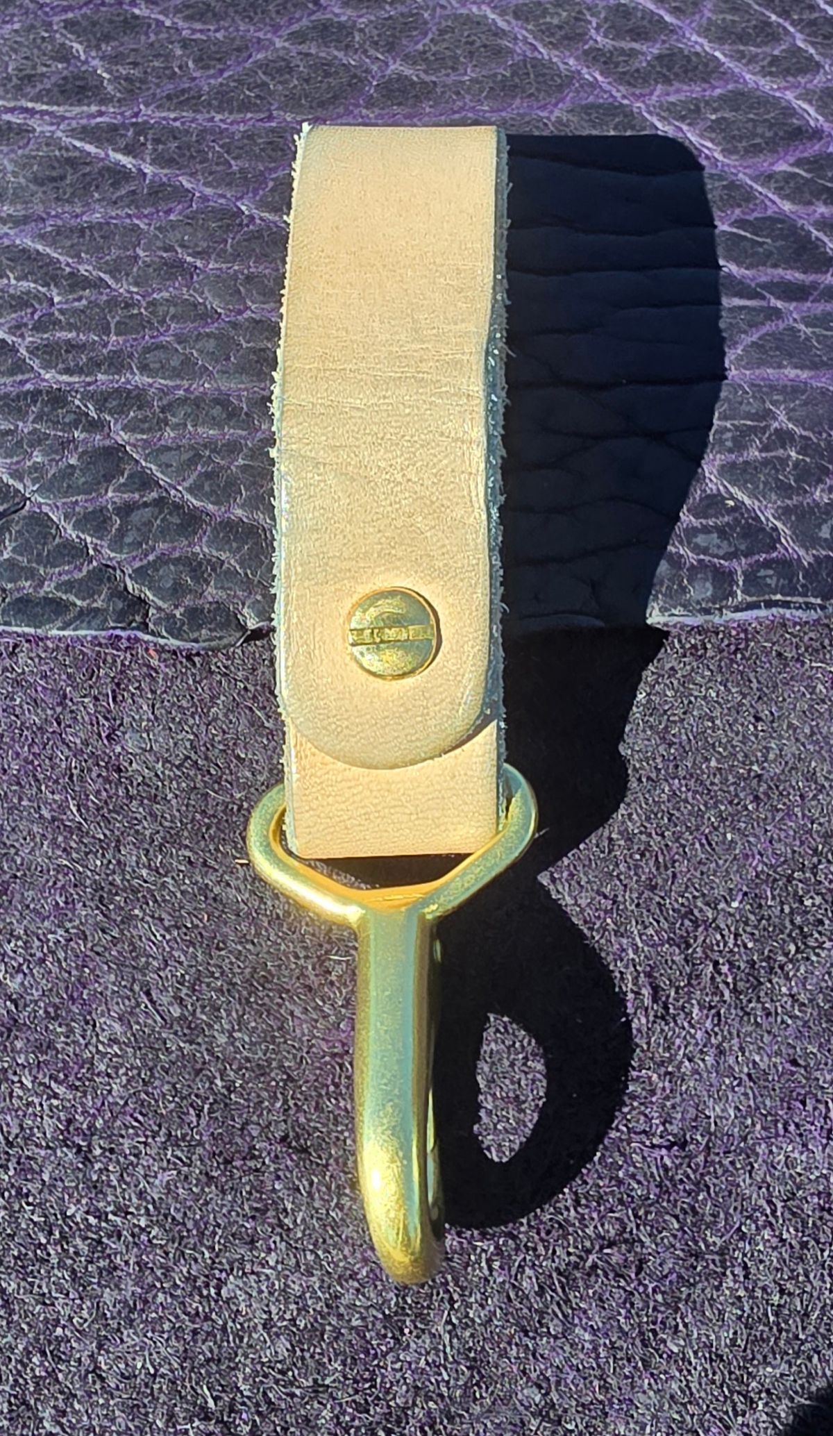 Photo by zestyclosemedicine on November 3, 2025 of the Self-Made Key Clip For Belt in Wickett & Craig Natural Veg Tan.