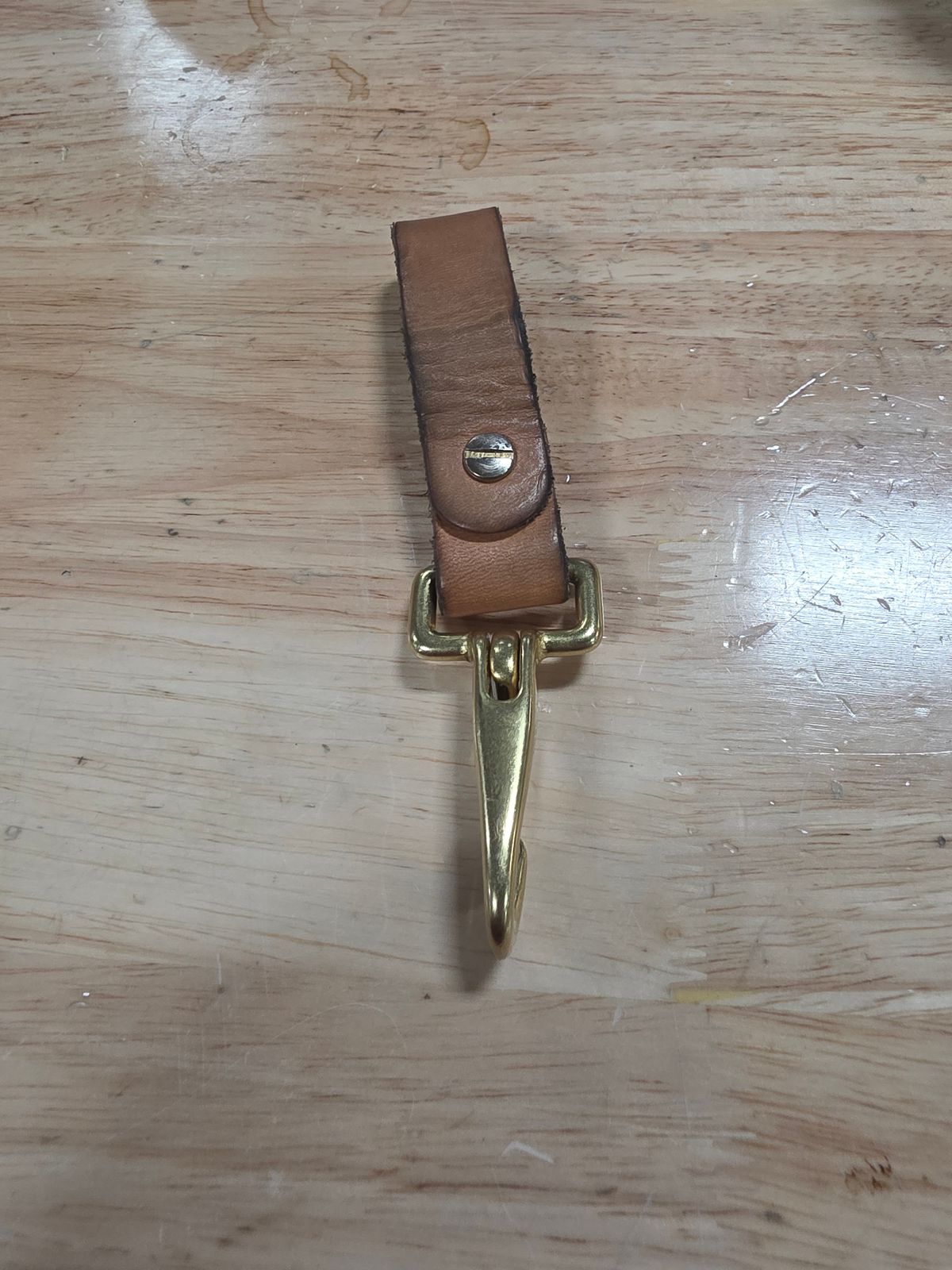Photo by zestyclosemedicine on December 5, 2025 of the Self-Made Key Clip For Belt in Wickett & Craig Natural Veg Tan.