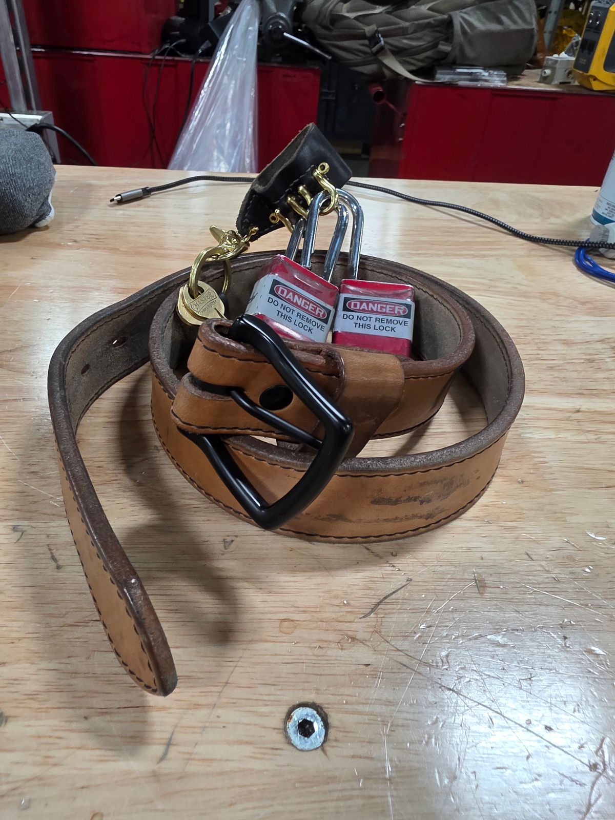 Photo by zestyclosemedicine on December 19, 2025 of the Nicks Natural Blackout - Heavy Duty Work Belt in Wickett & Craig Natural Skirting.