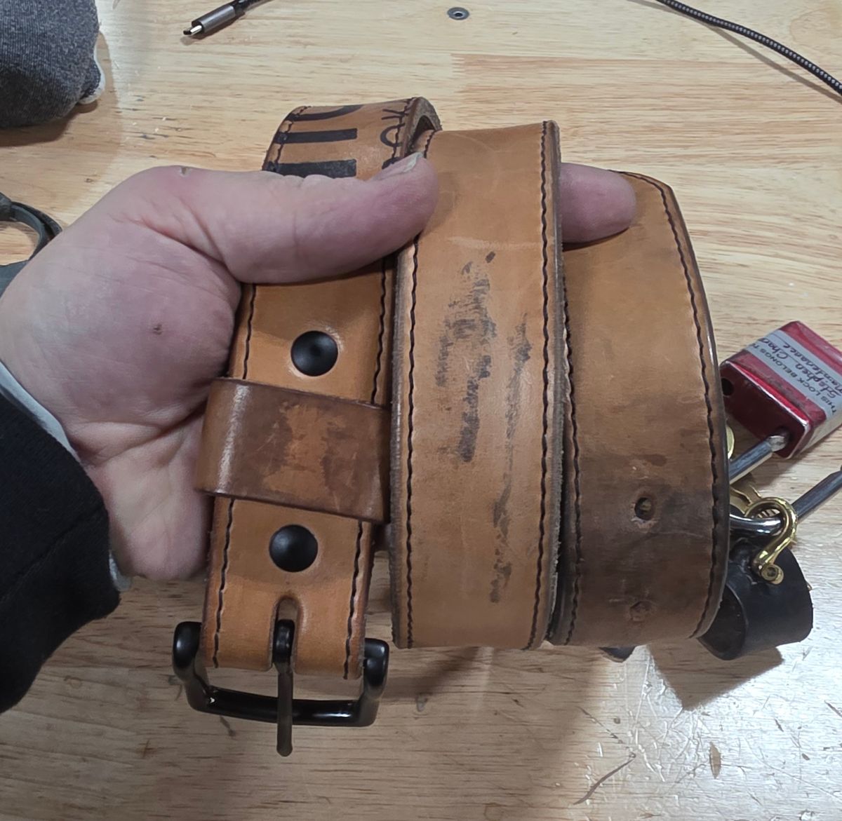 Photo by zestyclosemedicine on December 19, 2025 of the Nicks Natural Blackout - Heavy Duty Work Belt in Wickett & Craig Natural Skirting.
