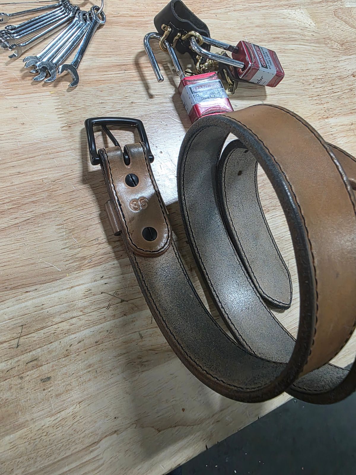 Photo by zestyclosemedicine on February 2, 2026 of the Nicks Natural Blackout - Heavy Duty Work Belt in Wickett & Craig Natural Skirting.