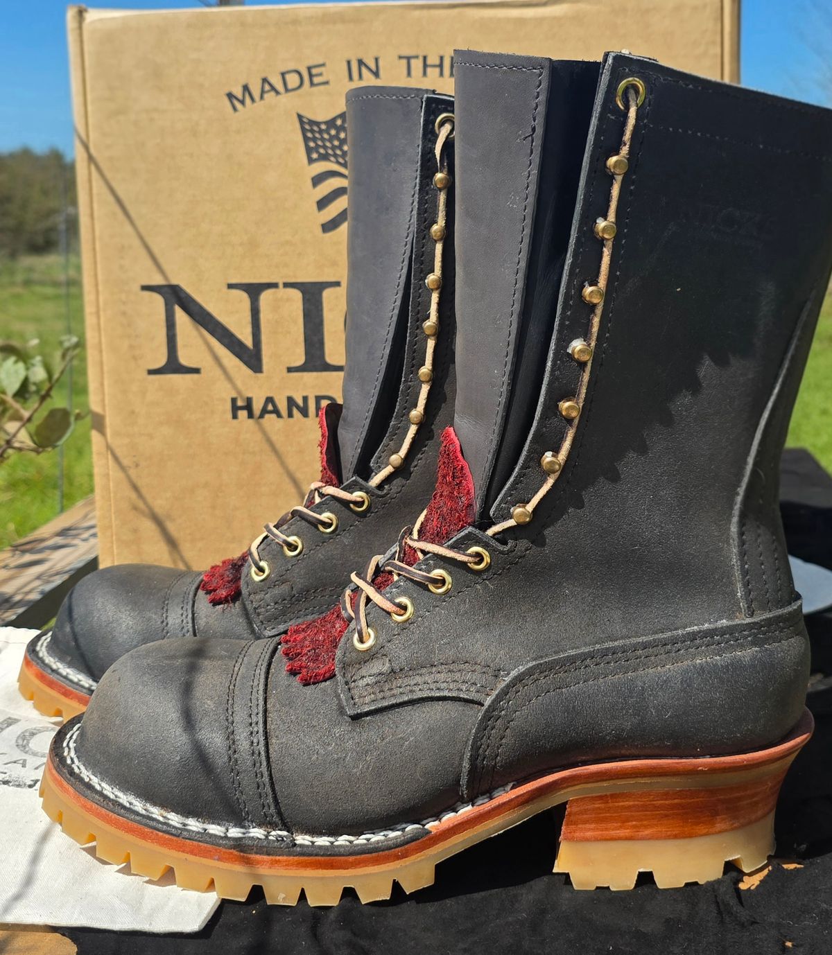 Photo by zestyclosemedicine on October 4, 2025 of the Nicks Nicks / BuilderPro HD in Nick's / Seidel 1964 Ash Grey Waxed Rough Out.