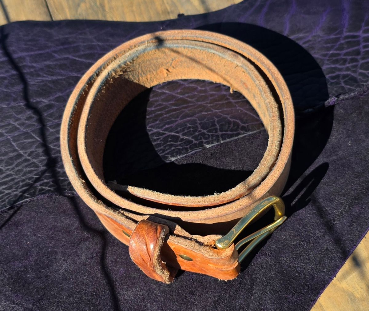 Photo by zestyclosemedicine on November 3, 2025 of the Self-Made Belly Belt in Hermann Oak - Harness - Russet.