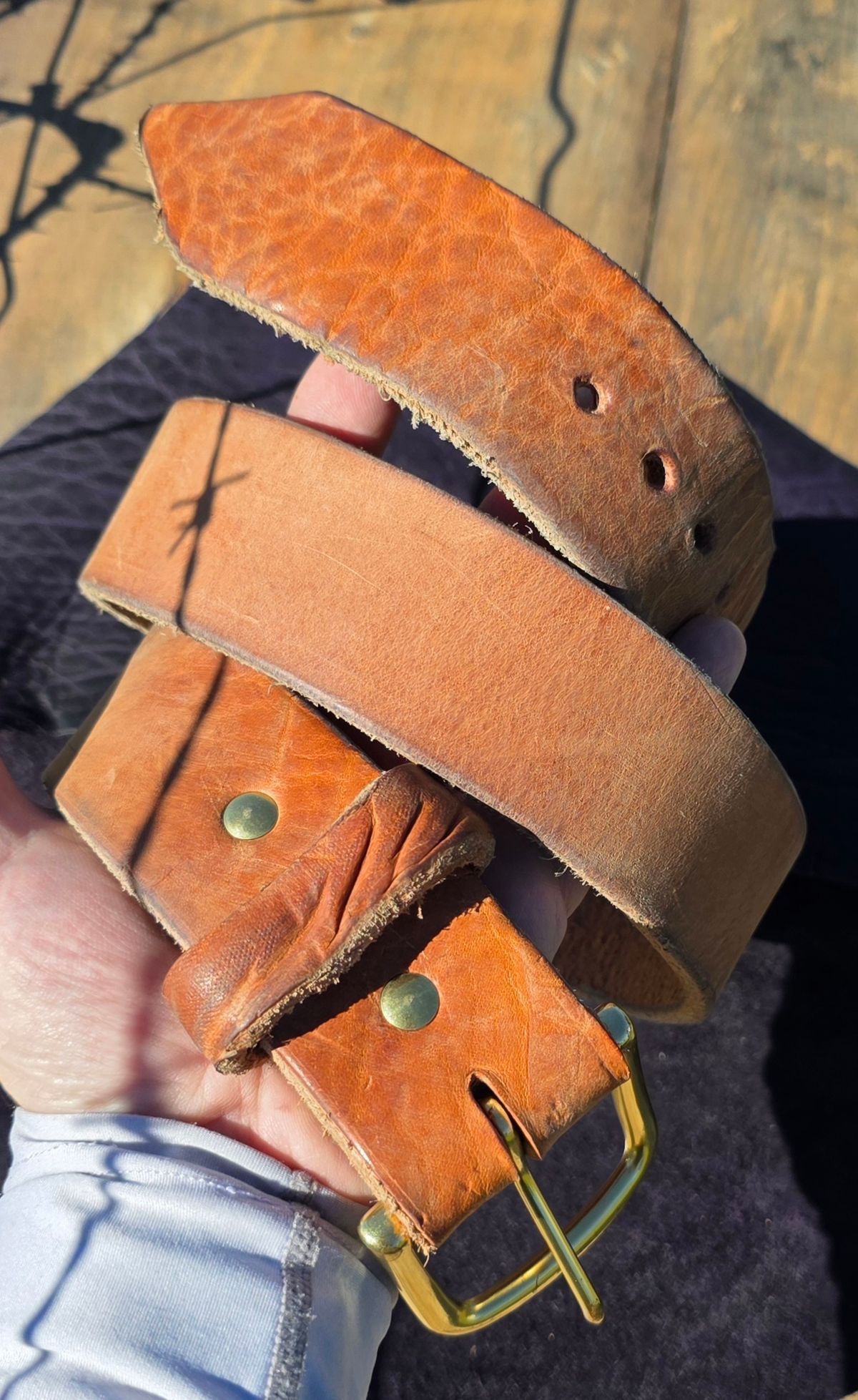 Photo by zestyclosemedicine on November 3, 2025 of the Self-Made Belly Belt in Hermann Oak - Harness - Russet.