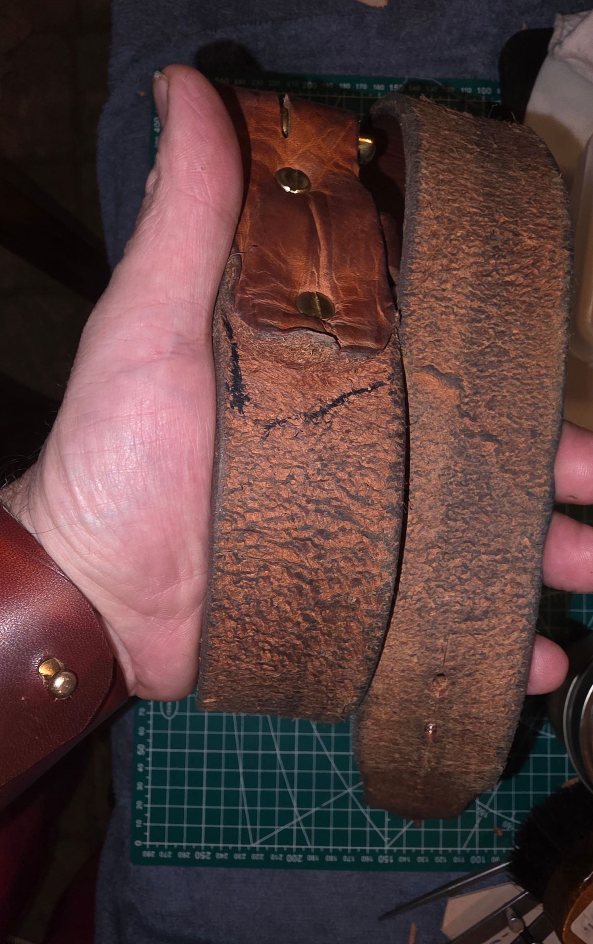 Photo by zestyclosemedicine on November 26, 2025 of the Self-Made Belly Belt in Hermann Oak - Harness - Russet.