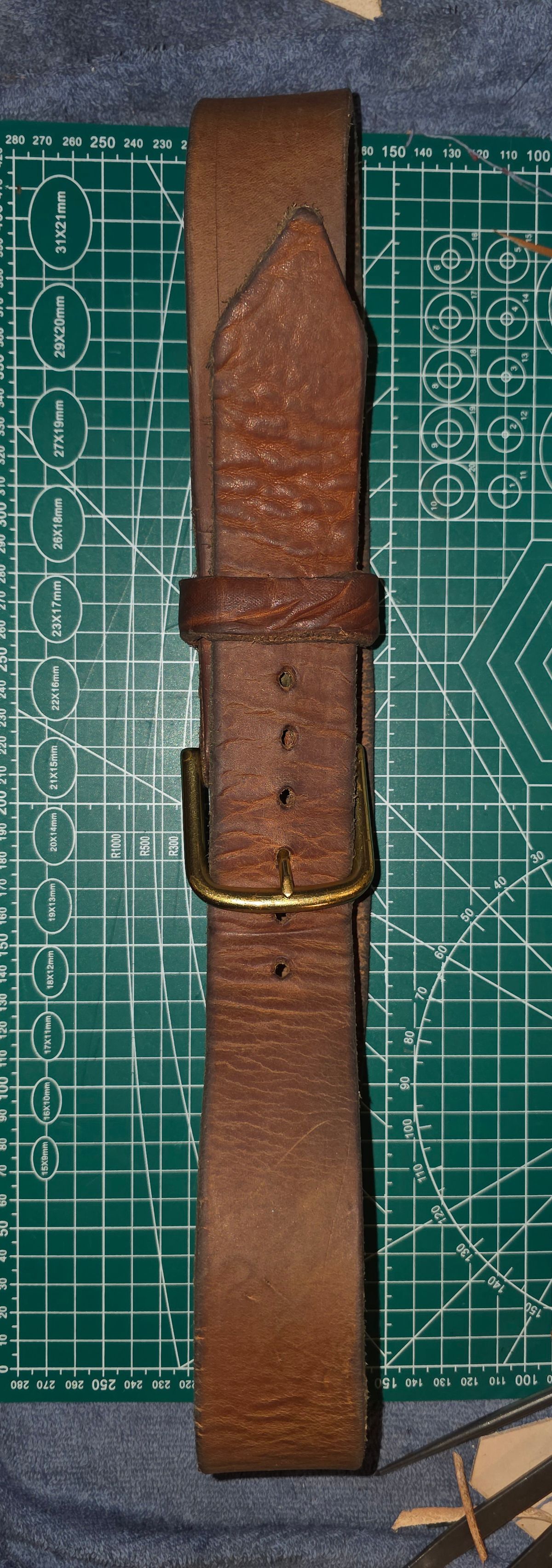 Photo by zestyclosemedicine on November 26, 2025 of the Self-Made Belly Belt in Hermann Oak - Harness - Russet.