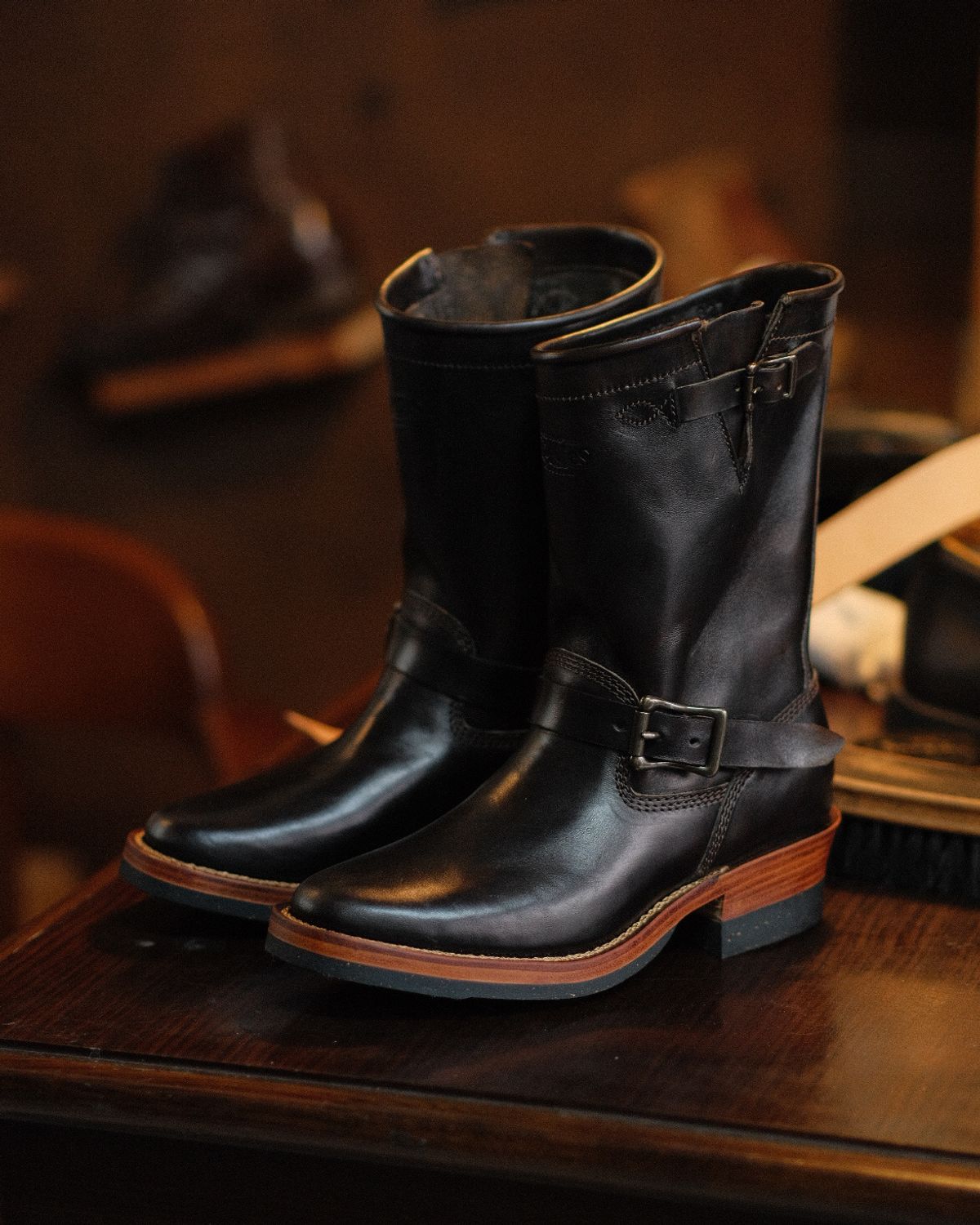 Photo by badbudz on September 30, 2025 of the Willie's Handmade Boots Engineer in Maryam Toscanello Horsebutt Overdyed Black.
