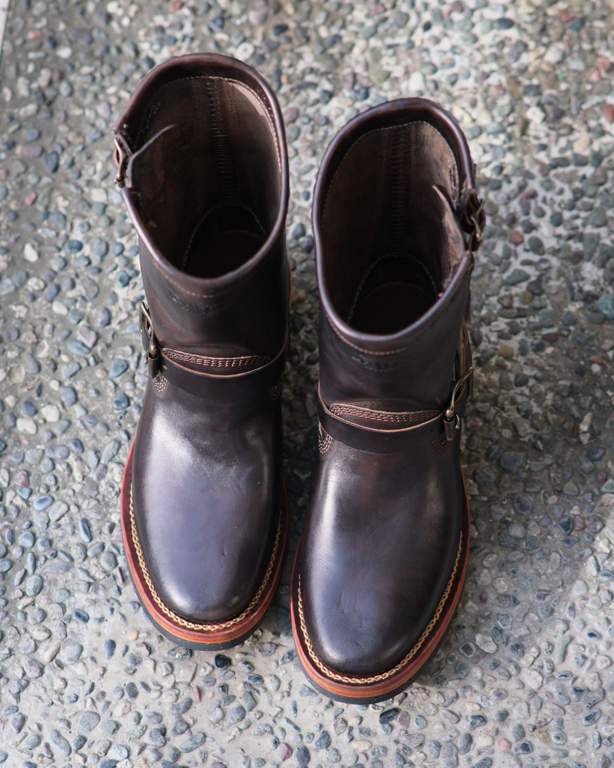 Photo by badbudz on October 1, 2025 of the Willie's Handmade Boots Engineer in Maryam Toscanello Horsebutt Overdyed Black.