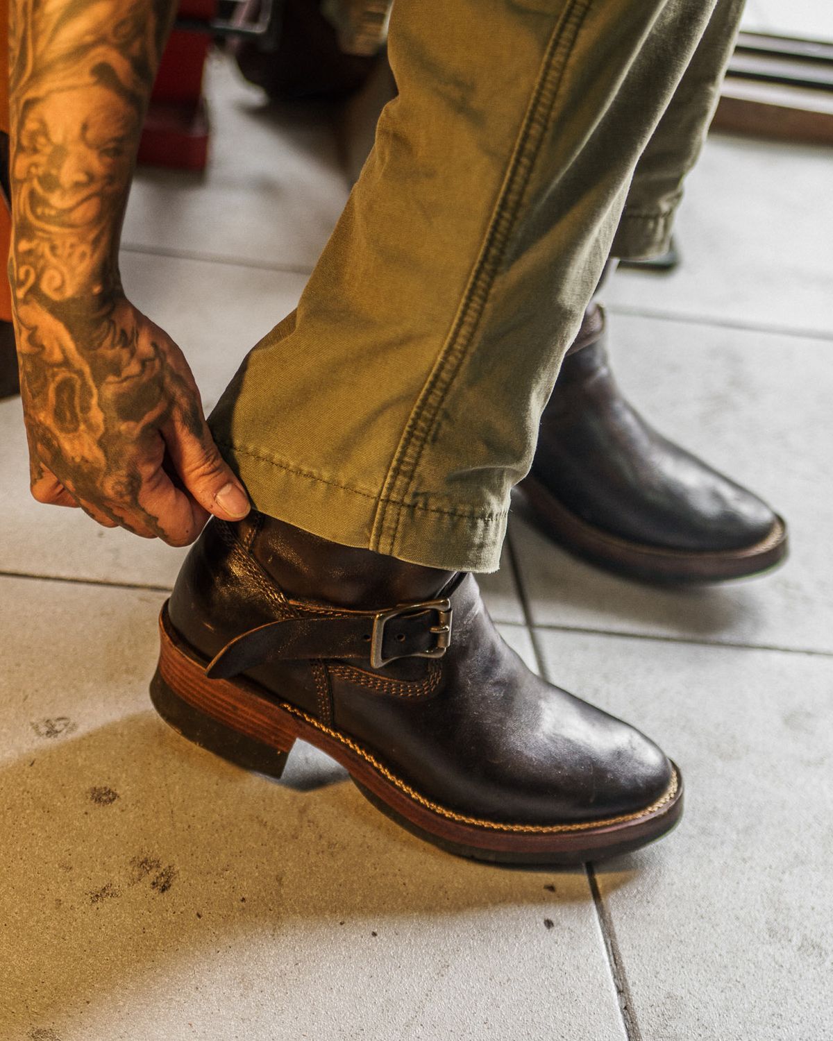 Photo by badbudz on November 3, 2025 of the Willie's Handmade Boots Engineer in Maryam Toscanello Horsebutt Overdyed Black.