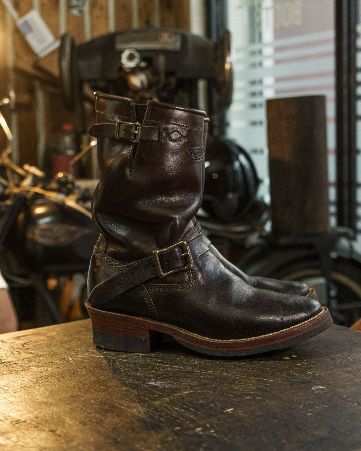 Photo by badbudz on November 3, 2025 of the Willie's Handmade Boots Engineer in Maryam Toscanello Horsebutt Overdyed Black.