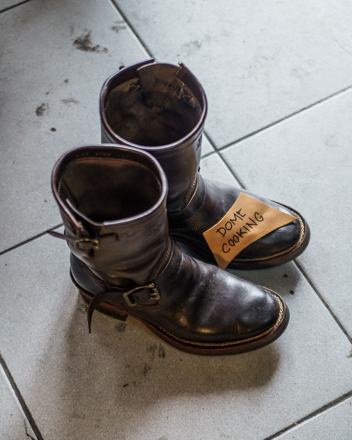 Photo by badbudz on November 3, 2025 of the Willie's Handmade Boots Engineer in Maryam Toscanello Horsebutt Overdyed Black.