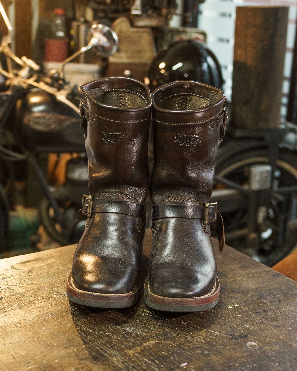 Photo by badbudz on November 3, 2025 of the Willie's Handmade Boots Engineer in Maryam Toscanello Horsebutt Overdyed Black.