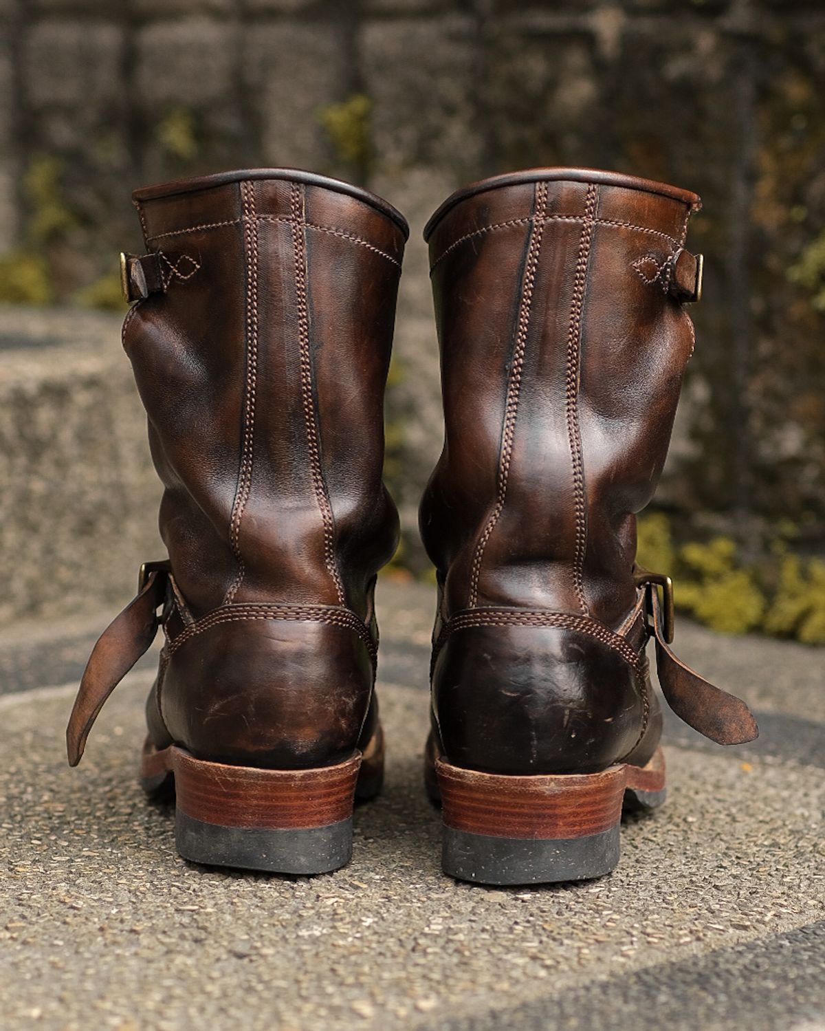 Photo by badbudz on January 3, 2026 of the Willie's Handmade Boots Engineer in Maryam Toscanello Horsebutt Overdyed Black.