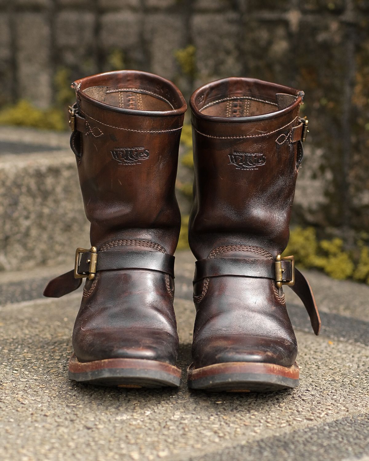 Photo by badbudz on January 3, 2026 of the Willie's Handmade Boots Engineer in Maryam Toscanello Horsebutt Overdyed Black.