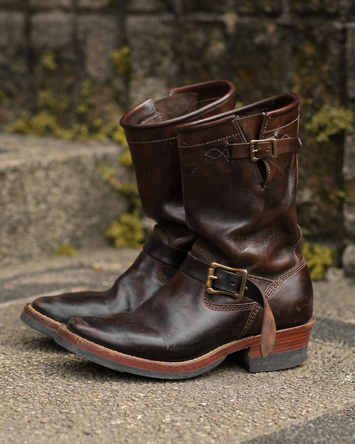 Photo by badbudz on January 3, 2026 of the Willie's Handmade Boots Engineer in Maryam Toscanello Horsebutt Overdyed Black.