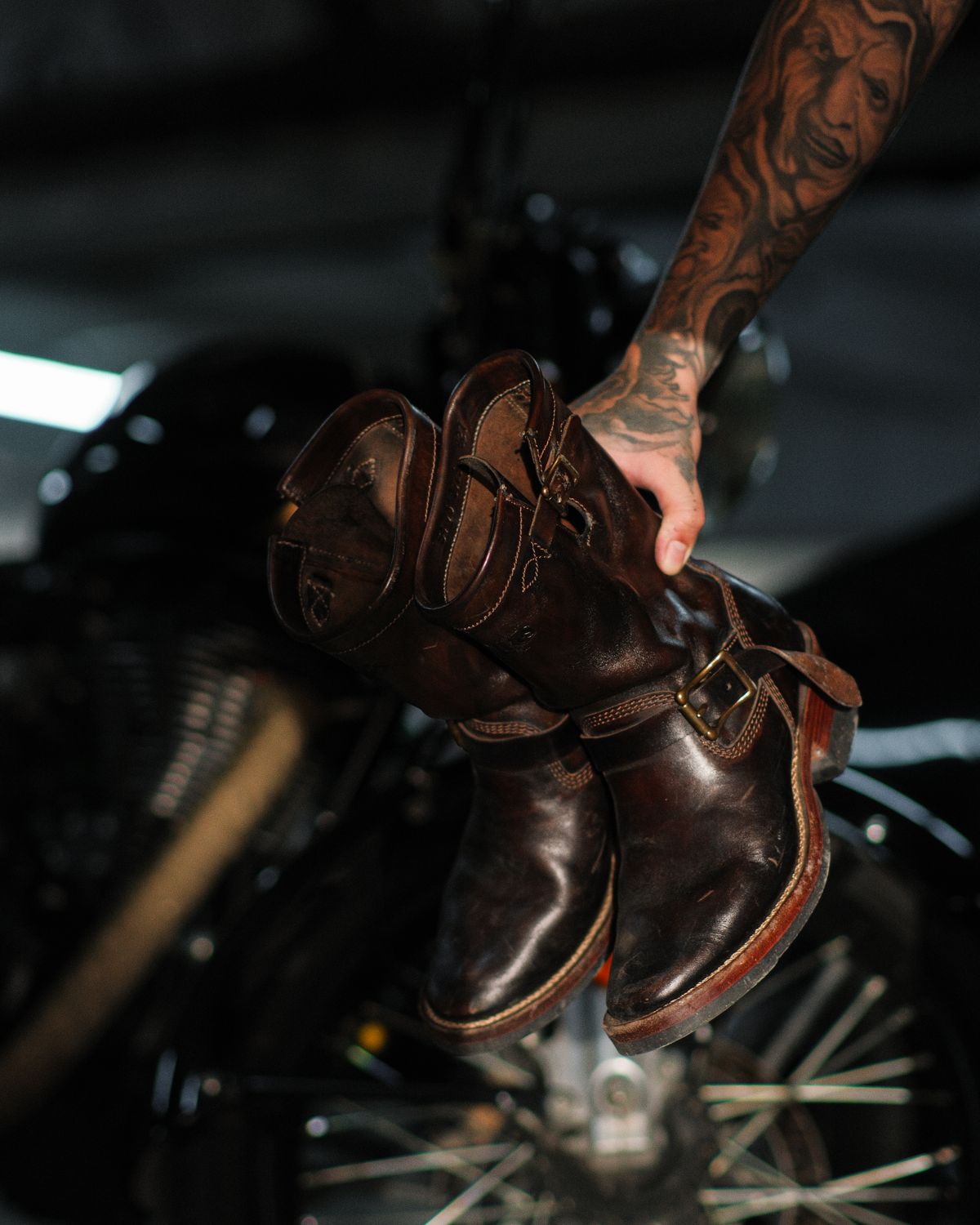 Photo by badbudz on February 3, 2026 of the Willie's Handmade Boots Engineer in Maryam Toscanello Horsebutt Overdyed Black.